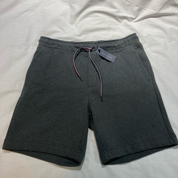 Tommy Hilfiger fleece sweat shorts, size medium + chunky knit hat! NWT! $107.50! - Picture 3 of 10